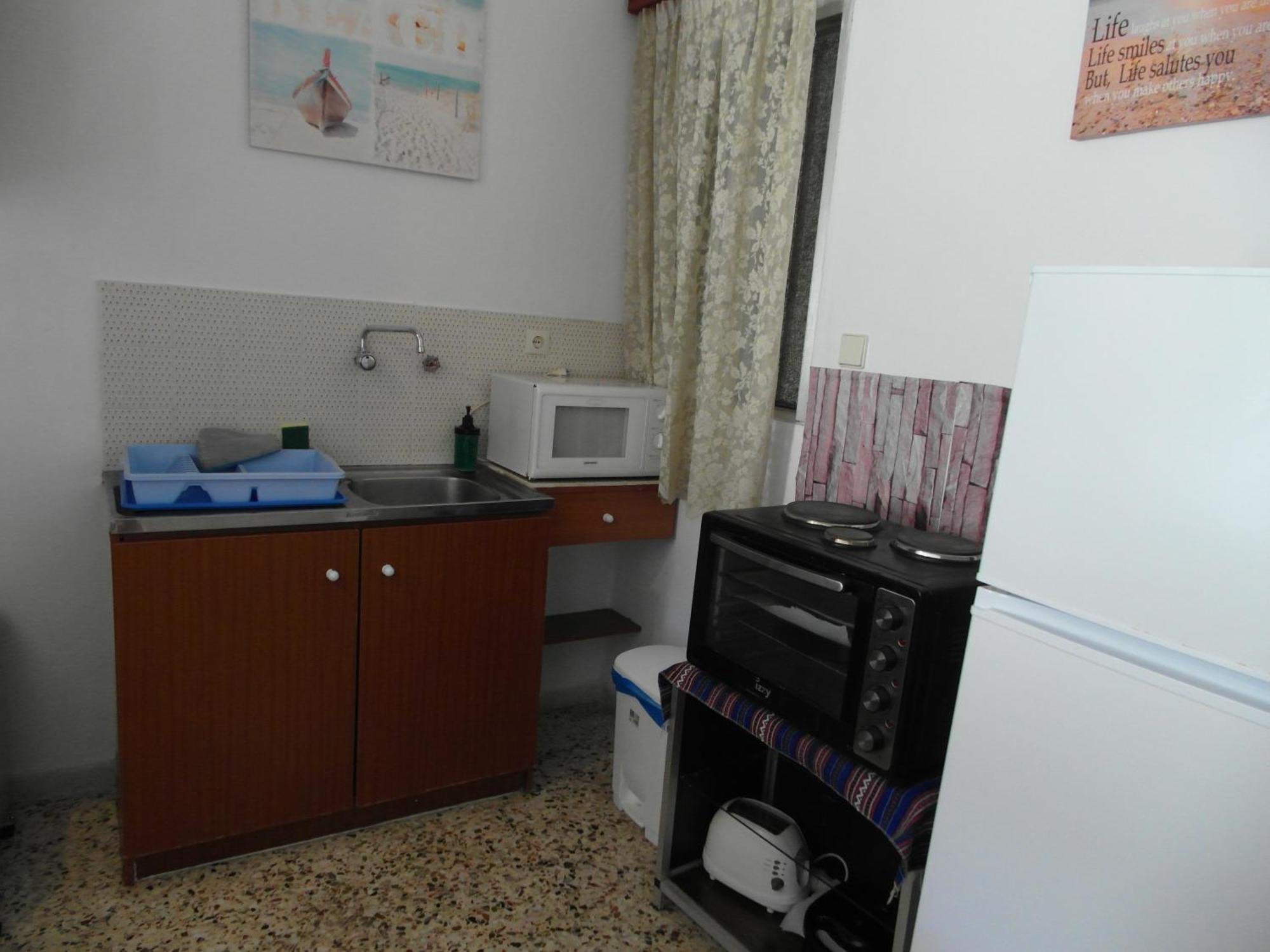 Eri Studios Agia Marina  Bilik gambar