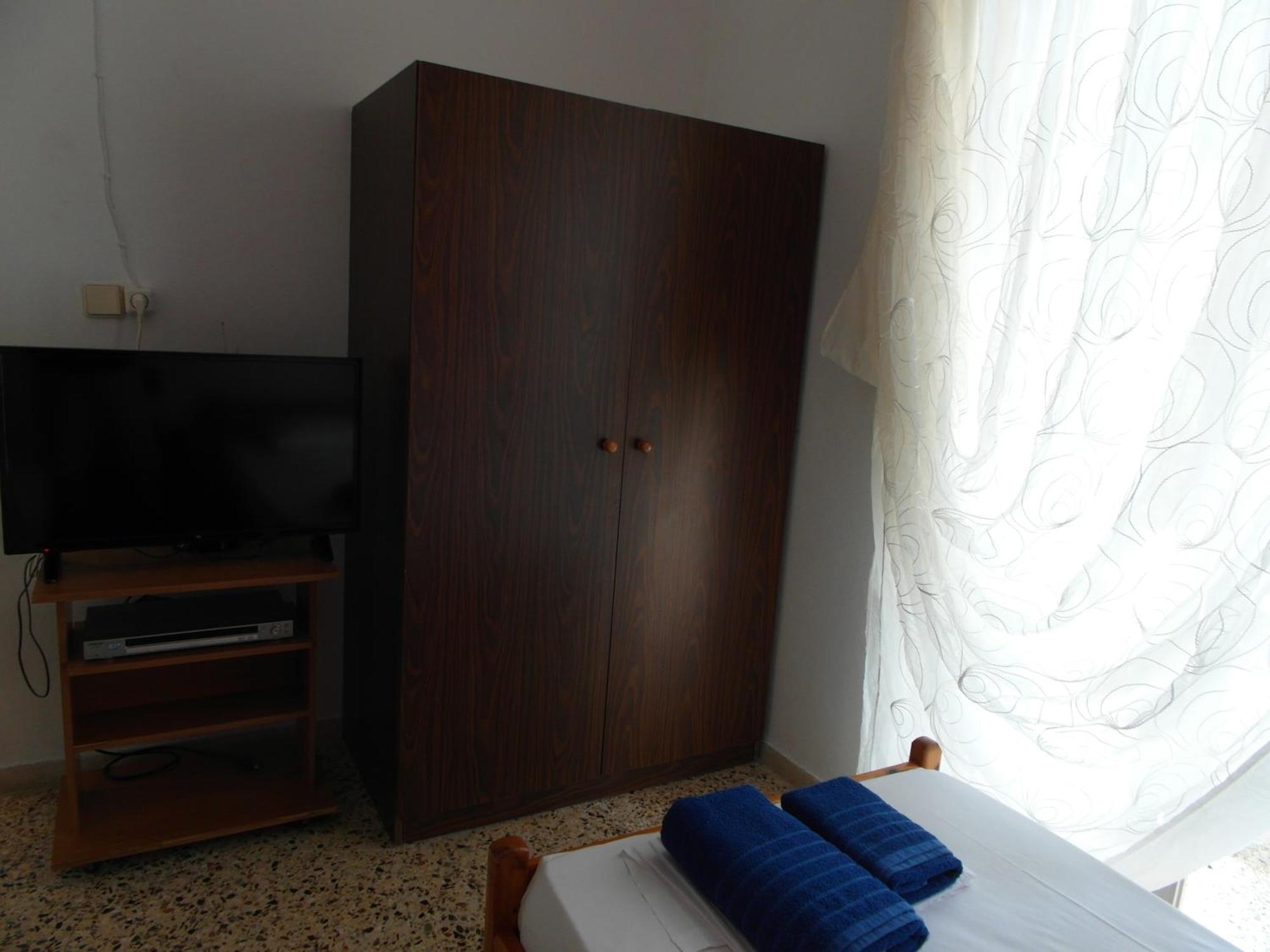 Eri Studios Agia Marina  Bilik gambar